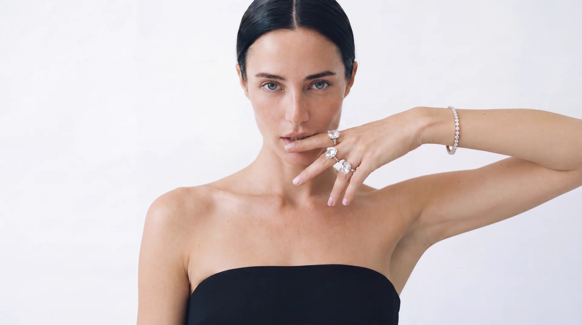 Discover Bratkova fine jewelry with natural diamonds and gemstones, available through private appointments in Mexico, New York and Cancun.